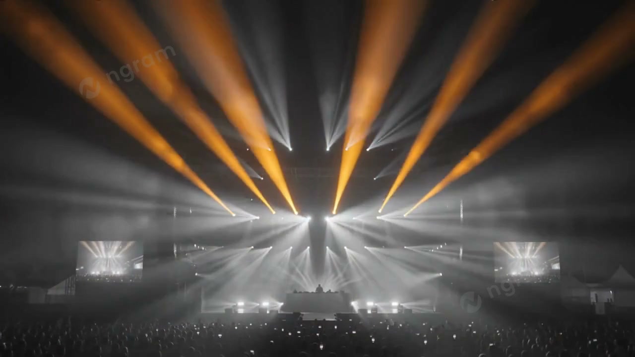 Foule nocturne cinématographique | ai video made with ngram